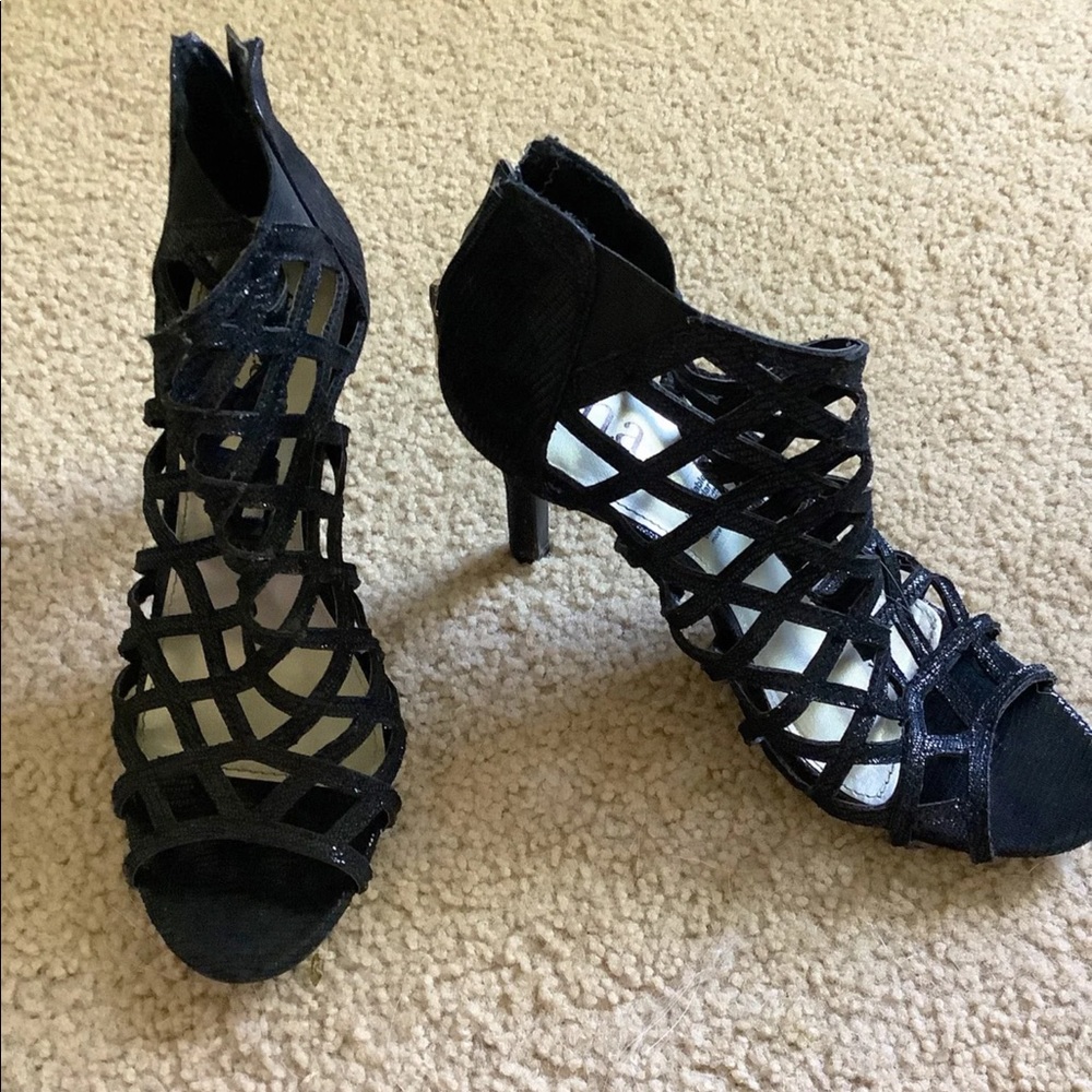 A New Approach Black Heels